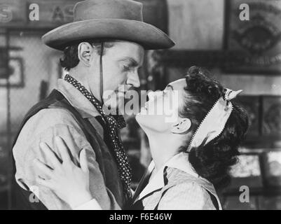 DATE DE SORTIE : 1 mars 1952. Titre du film : Rancho Notorious. STUDIO : Fidelity Pictures Corporation. PLOT : un western basé sur le storyGunsight Whitman par Silvia Richards. Vern Haskell, un éleveur de Nice, cherche à venger la mort de son fiancé quand il est tué au cours d'un cambriolage. Sa vengeance l'amène à chuck-a-luck, autel Keane's ranch mis en place pour cacher les criminels, et il trouve plus que ce qu'il négocie. Sur la photo : MEL FERRER comme Frenchy Fairmont et Arthur Kennedy comme Vern Haskell. Banque D'Images