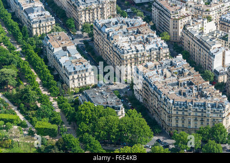 Vue sur les maisons et les rues de la Tour Eiffel, 7ème arrondissement, Paris, Ile-de-France, France Banque D'Images