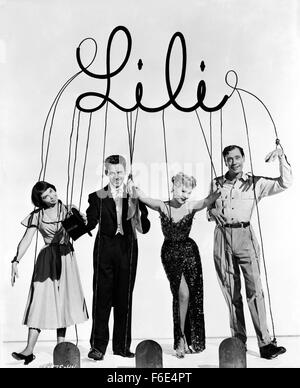 DATE DE SORTIE : Mars 10, 1953. Titre du film : Lili. STUDIO : Metro-Goldwyn-Mayer (MGM). Résumé : Les membres d'un troupeadopt cirque Lili Daurier lorsqu'elle se retrouve perdue dans une ville étrange. Le magicien qui vient à son secours a déjà cours et pense à elle comme une petite fille. Qui peut-elle se tourner vers mais les marionnettes, le chant d'eux ses problèmes, oubliant qu'il y a des marionnettistes. Une foule se rassemble autour de Lili qu'elle chante. Le cirque a une nouvelle loi. Elle a maintenant un emploi. Elle va obtenir son plus cher désir ? Sur la photo : LESLIE CARON comme Lili Daurier. Banque D'Images