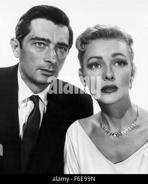 DATE DE SORTIE : 9 janvier 1957. Titre du film : Crime de passion. STUDIO : Robert Goldstein Productions. PLOT : Kathy est un élégant et robuste des conseils des années 1950 à un chroniqueur de journal de San Francisco, avec son nom affiché sur les panneaux publicitaires dans toute la ville. Un jour, Bill Doyle, un détective de Los Angeles, entre dans son bureau - il s'agit d'attraction instantanée. Après avoir épousé Bill, Kathy renonce à sa carrière et devient une femme au foyer. Cependant, elle n'est pas votre typique années 50, femme au foyer. Après avoir accueilli plusieurs cocktails dans leur vallée de San Fernando à la maison, elle se rend compte que le projet de loi est content de sa position, et montre Banque D'Images