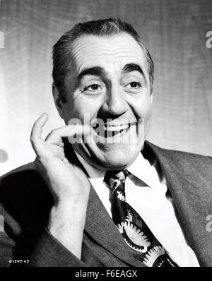 DATE DE SORTIE : 1959. STUDIO : MGM. PLOT : vendeuse falls pour les plus jeunes d'une société dirigée par deux frères. L'elder falls pour elle, mais l'intention de l'aider à obtenir son frère parce qu'il ne sait même pas qu'il est dans l'amour. Photo : Jim Backus. Banque D'Images