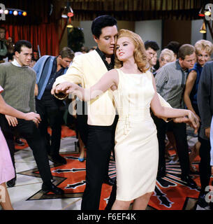 Publié : Mar 30, 1964 - Film Original Titre : Viva Las Vegas. Sur la photo : ELVIS PRESLEY, ANN-MARGRET. Banque D'Images