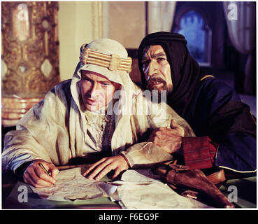 Publié : Décembre 10, 1962 - Titre du film original - Lawerence d'Arabie. Photo : Peter O'TOOLE, Anthony Quinn. Banque D'Images