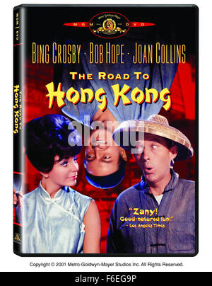 DATE DE SORTIE : 22 mai 1962. Titre du film : La route vers Hong Kong. STUDIO : Melnor Films. PLOT : Bob Hope et Bing Crosby retour en tant que Con-men Chester Babcock et Harry Turner, dans la dernière de ses road movies. Quand accidentellement Chester mémorise et détruit la seule copie d'une formule secrète pour un nouveau russe et l'amélioration de carburant de fusée, ils sont projetés dans les intrigues internationales, en essayant de rester en vie, et de conserver la formule de l'ennemi. Sur la photo : Bing Crosby comme Harry Turner, Bob Hope comme Chester Babcock, Joan Collins comme Diane. Banque D'Images
