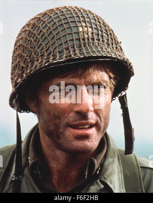 Jun 15, 1977 ; Bronkhorst, Gueldre, Pays-Bas ; acteur Robert Redford étoiles comme le major Julian Cook dans le drame de guerre réalisé Richard Attenborough, "Un pont trop loin." Banque D'Images