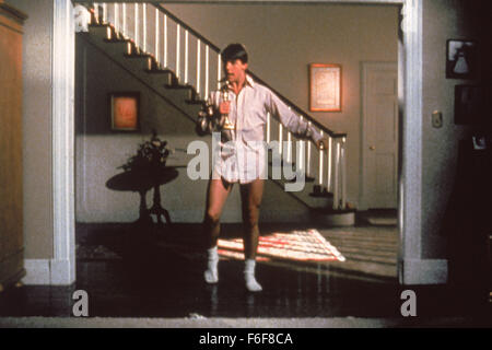 DATE DE SORTIE : 5 août 1983 TITRE DE LA VIDÉO : Risky Business Director : Paul Brickman STUDIO : Geffen Pictures PLOT : une banlieue de Chicago teenager's parents partir en vacances, et il coupe lâche. Un voyage non autorisé dans la Porsche de son père signifie un besoin pour beaucoup d'argent, qu'il soulève de manière créative sur la photo : TOM CRUISE comme Joel Goodsen (crédit Image : c Geffen Pictures/photos) Banque D'Images