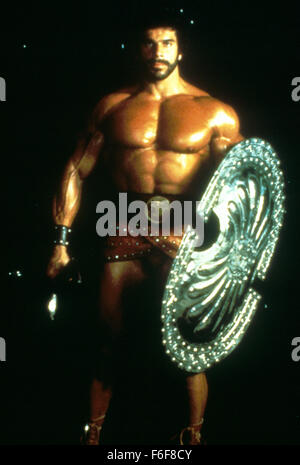 DATE DE SORTIE : Août 12, 1983 TITRE DE LA VIDÉO : Hercules Directeur : Luigi Cozzi STUDIO : MGM RÉSUMÉ : Le film raconte l'histoire de la figure mythologique grecque Hercule, mise à jour dans cette version 80's présenté : Lou Ferrigno comme Héraclès (crédit Image : c MGM/photos) Banque D'Images