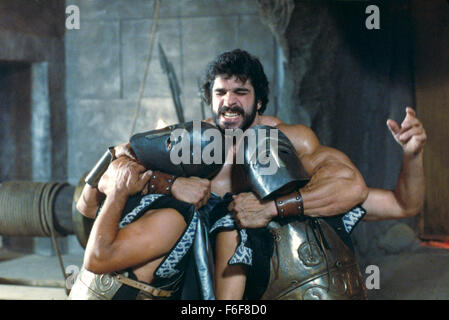 DATE DE SORTIE : Août 12, 1983 TITRE DE LA VIDÉO : Hercules Directeur : Luigi Cozzi STUDIO : MGM RÉSUMÉ : Le film raconte l'histoire de la figure mythologique grecque Hercule, mise à jour dans cette version 80's présenté : Lou Ferrigno comme Héraclès (crédit Image : c MGM/photos) Banque D'Images