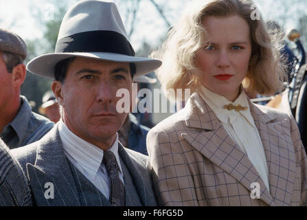 Nov 01, 1991 ; Los Angeles, CA, USA ; acteur Dustin Hoffman comme Dutch Schultz et Nicole Kidman dans le rôle de Drew Preston dans le Touchstone Pictures film de gangsters, "Billy Bathgate.' Banque D'Images