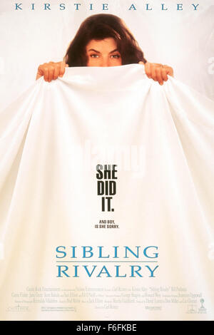 DATE DE SORTIE : Octobre 26, 1990 Title : La rivalité d'enfant de Studio : Columbia Pictures Réalisateur : Carl Reiner PLOT : Marjorie Turner est l'asphyxie. Sa plus jeune soeur Jeanine n'a pas d'ambition, et ses 8 ans de mariage avec Harry la met en compétition constante avec sa famille (tous les médecins), qu'il est aussi en compétition pour l'affection de. Un jour, elle s'enclenche alors que les courses, et des lits d'un homme mystérieux, qui meurent pendant le moment de passion. Lorsqu'elle oublie son porte-monnaie, un vendeur-stores verticaux est d'avis qu'il est, et les choses se compliquent à partir de là... Sur la photo : une affiche de film avec Kirstie Alley comme Marjor Banque D'Images