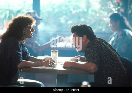 DATE DE SORTIE : Mai 24, 1991. Titre du film : Thelma et Louise. STUDIO : MGM. Résumé : Une serveuse de l'Arkansas et une femme au foyer, c'est tourner un violeur et décoller dans une '66 Thunderbird. Sur la photo : Susan Sarandon comme Louise Sawyer et MICHAEL MADSEN comme Jimmy. Banque D'Images