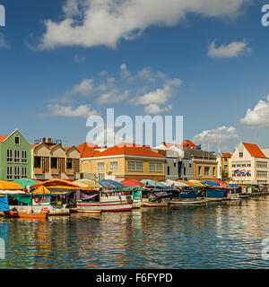 L'arrière du Marché Flottant Curacao Antilles Néerlandaises Banque D'Images