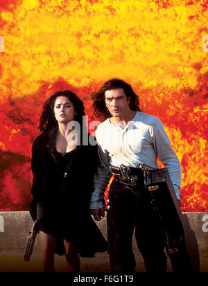 DATE DE SORTIE : Août 25, 1995. Titre du film : Desperado. STUDIO : Columbia Pictures Corporation. Résumé : Avec cette suite à sa précédente indépendants primés,film El Mariachi, directeur Robert Rodriquez rejoint les rangs de Sam Peckinpah et John Woo en tant que maître de slick, ultra-violence magnifié. Nous prenons l'histoire comme une continuation 0phel Mariachi, où un musicien itinérant, à la recherche de travail, est pris pour un tueur et ainsi empêtré dans un réseau d'amour, la corruption et la mort. Cette fois, il n'est pas de venger le meurtre de son amant et la mutilation de l'usure de sa part, qui apparitions Banque D'Images