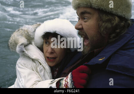 Sep 22, 1995 ; Toronto, ONTARIO, CANADA ; l'acteur John CANDY étoile de shérif Bud B. RHEA PERLMAN comme Boomer et vice-miel dans le Michael Moore écrit et réalisé la comédie, "Canadian Bacon". Banque D'Images