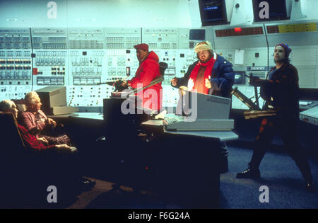 Sep 22, 1995 ; Toronto, ONTARIO, CANADA ; (L-R) : l'Acteur BILL NUNN comme Kabral Jabar, John CANDY de shérif Bud B. Boomer ET KEVIN J. O'CONNOR comme Roy garçon dans le Michael Moore écrit et réalisé la comédie, "Canadian Bacon". Banque D'Images