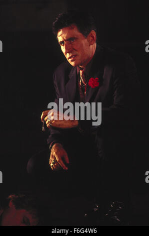 Nov 08, 1996 ; Los Angeles, CA, USA ; acteur Gabriel Byrne comme Ben dans l'Larry Bishop écrit et réalisé, comédie dramatique "Temps de chien". Banque D'Images
