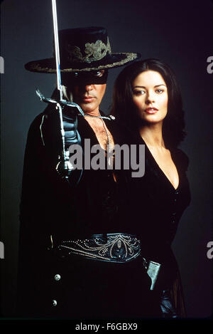 Mai 17, 1998 ; Hollywood, CA, USA ; Antonio Banderas comme Alejandro Murrieta/ Zorro et CATHERINE ZETA-JONES comme Elena Montero/ Elena Murrieta dans l'action, western, comédie romantique, ''Le masque de Zorro'' réalisé par Martin Campbell. Banque D'Images