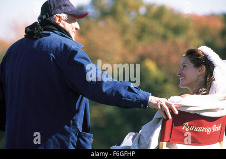 Mar 10, 1999 ; Baltimore, MA, USA ; Directeur Garry Marshall et l'actrice Julia Roberts dans 'Runaway Bride'. Réalisé par Garry Marshall. Banque D'Images