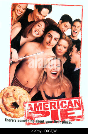 DATE DE SORTIE : Juillet 09, 1999. Titre du film : American Pie. STUDIO : Universal Pictures. Résumé : Lors d'une fête de l'école, quatre amis trouvent que perdre leur virginité collective n'est pas aussi facile qu'ils avaient pensé. Mais ils croient encore qu'ils ont besoin de le faire avant que l'université. Pour se motiver, ils entrent dans un pacte d'essayer d'être le premier à 'score'. Et bien sûr, les hauts prom est leur dernière meilleure chance. Comme l'approche de la date fatidique, les garçons me demande qui d'entre eux auront la chance. Sur la photo : . Banque D'Images