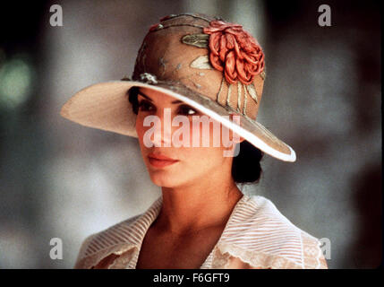 Déc 21, 1999 ; Hollywood, CA, USA ; Sandra Bullock comme Agnes von Kurowsky dans la guerre romance ''In l'amour et de la guerre'' réalisé par Richard Attenborough. Banque D'Images