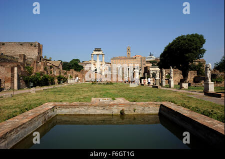 Italie, Rome, Forum romain, Casa delle Vestali (Maison des Vestales) Banque D'Images