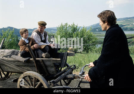 Oct 12, 2001, Cracovie, Pologne ; Haley Joel Osment et Willem Dafoe star comme Romek et Prêtre dans le drame de guerre de l'Éternel 'Bords' réalisé par Yurek Bogayevicz. Banque D'Images