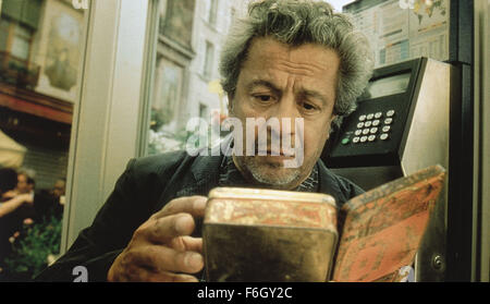 Oct 03, 2001 ; PARIS, FRANCE;Acteur Maurice Benichou comme Bretodeau Le Fort Man in 'Amelie.' Banque D'Images