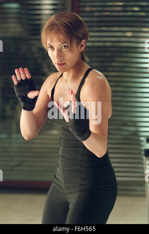 DATE DE SORTIE : Mai 24, 2002. Titre du film : assez. STUDIO : Columbia Pictures. Résumé : Sur la course d'un mari violent, une jeune mère commence à former elle-même à se défendre. Photo : Jennifer Lopez. Banque D'Images