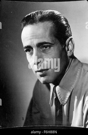 1941, le titre du film : Maltese Falcon, Directeur : John Huston, Studio : WARNER, Photo : Humphrey Bogart, cheveux lissés -, chemise, cravate, HEAD SHOT, PORTRAIT. (Crédit Image : SNAP) Banque D'Images