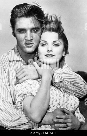 1956, le titre du film : LOVE ME TENDER, Directeur : ROBERT D. WEBB, Studio : FOX, Photo : DEBRA PAGET, ELVIS PRESLEY. (Crédit Image : SNAP) Banque D'Images