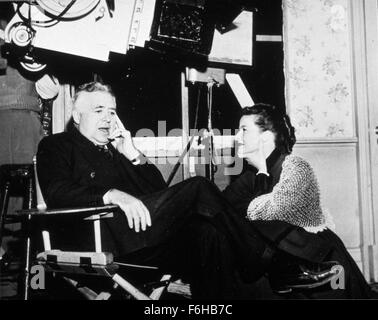 1947, le titre du film : chanson d'amour, Directeur : CLARENCE BROWN, Studio : MGM, Photo : CLARENCE BROWN, Katharine Hepburn, Culver City, CA. MGM Studios, cinéma, discuter. (Crédit Image : SNAP) Banque D'Images