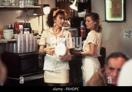 1991, le titre du film : Frankie & JOHNNY, Directeur : GARRY MARSHALL, Studio : Paramount, Photo : VÊTEMENTS, Garry Marshall, Kate NELLIGAN, Michelle Pfeiffer, restaurant. (Crédit Image : SNAP) Banque D'Images