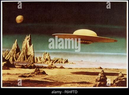 1956, le titre du film : Planète interdite, Directeur : FRED McLEOD WILCOX, Studio : MGM, Photo : ROBOTS-ANDROIDS-CYBORGS-CLONES, SCI-FI, l'exploration spatiale, la tempête, l'espace, SOUCOUPE VOLANTE, UFO, Désert, Planète, lune, vol. (Crédit Image : SNAP) Banque D'Images