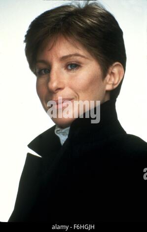 DATE DE SORTIE : 9 décembre 1983 TITRE DU FILM : Réalisateur : Yentl Barbra Streisand STUDIO : United Artists PLOT : une fille juive se déguise en garçon pour entrer dans la formation religieuse présenté : Barbra Streisand que Yentl (crédit Image : c United Artists/photos) Banque D'Images