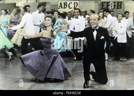 1955, le titre du film : Daddy Long Legs, Directeur : JEAN NEGULESCO, Studio : FOX, Photo : Fred Astaire, Leslie Caron, la danse. (Crédit Image : SNAP) Banque D'Images