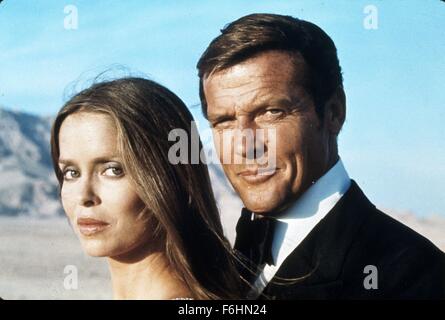 1977, le titre du film : The Spy Who Loved Me, Réalisateur : LEWIS GILBERT, Photo : BARBARA BACH, LEWIS GILBERT, JAMES BOND. (Crédit Image : SNAP) Banque D'Images