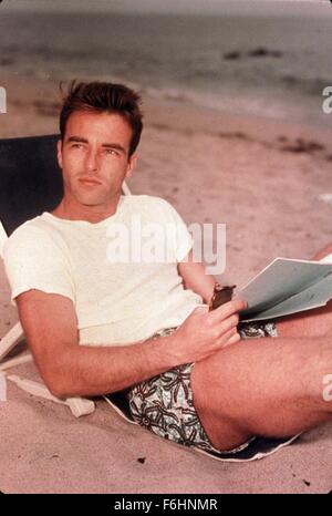 1953, le titre du film : À PARTIR D'ici à l'éternité, Directeur : FRED ZINNEMAN, Studio : COLUMBIA, Photo : 1953, AWARDS - Académie, plage, Meilleure Photo, Montgomery CLIFT, drame, Hawaii, l'AMOUR (Romance), la guerre et la vie militaire, la romance, guerre. (Crédit Image : SNAP) Banque D'Images