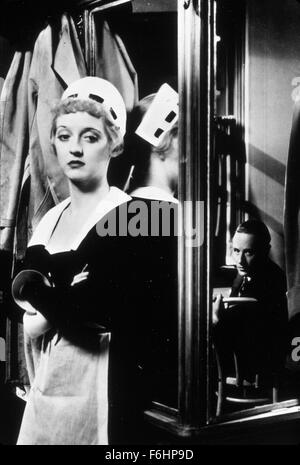 1934, le titre du film : DES DROITS DE SERVITUDE, Directeur : JOHN CROMWELL, Studio : WARNER, Photo : John Cromwell, Bette Davis. (Crédit Image : SNAP) Banque D'Images