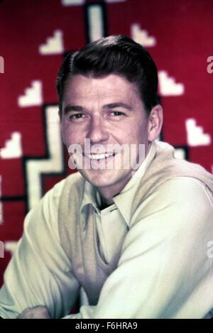 1947, le titre du film : STALLION ROAD, Directeur : Jacques V KERN, Studio : WARNER, Photo : Ronald Reagan, HEAD SHOT, STUDIO. (Crédit Image : SNAP) Banque D'Images