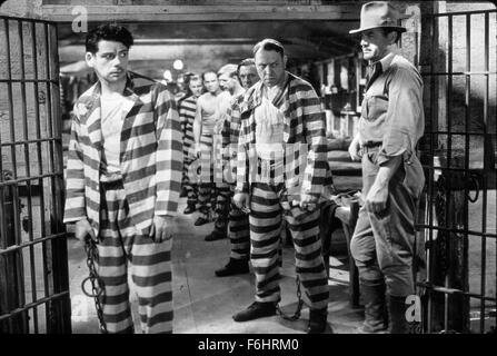 1932, le titre du film : JE SUIS UN fugitif d'un gang, Directeur de la chaîne : MERVYN LeROY, Studio : WARNER, Photo : derrière les barreaux (EN PRISON), Groupe, Mervyn LeROY. (Crédit Image : SNAP) Banque D'Images