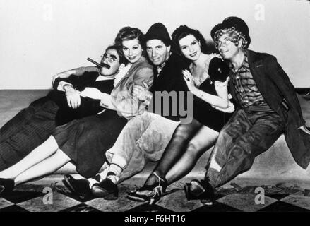 1938, le titre du film : : Service en Chambre, Réalisateur : William A SEITER, Studio : RKO, Photo : LUCILLE BALL, Marx Brothers, Chico Marx, Groucho Marx, Harpo Marx, ANN MILLER. (Crédit Image : SNAP) Banque D'Images