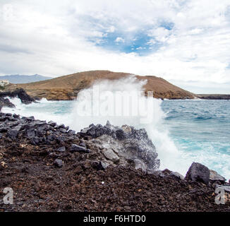 Vue sur la montagne jaune (Montana Amarilla) en cas de tempête. Costa del Silencio. Tenerife, Îles Canaries Banque D'Images