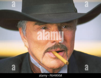 29 juil., 2002 ; Studio City, CA, USA ; Burt Reynolds stars dans 'Johnson County War', un quatre-heure monde film original diffusée Samedi, 24 août (7-9PM ET/PT) uniquement sur Hallmark Channel.. (Crédit Image : Michael Springer) Banque D'Images