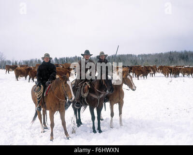 29 juil., 2002 ; Studio City, CA, USA ; trois frères...contre une armée. La justice ne connaît pas de frontières. Tom Berenger, Luke Perry, Rachel Ward, Michelle Forbes et Burt Reynolds star dans 'Johnson County War', un quatre-heure monde film original diffusée Samedi, 24 août (7-9PM ET/PT) uniquement sur Hallmark Channel. . (Crédit Image : Michael Springer) Banque D'Images