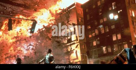 1996, le titre du film : le jour de l'indépendance, Studio : FOX, Photo : Alien Invasion, NEW YORK CITY, SCI-FI, détruire, destruction, explosion, incendie, les étrangers, l'exécution, de la peur, de s'échapper, à l'attaque. (Crédit Image : SNAP) Banque D'Images