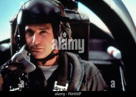 1996, le titre du film : le jour de l'indépendance, Studio : FOX, Photo : Alien Invasion, BILL PULLMAN, SCI-FI, AIRPLANE COCKPIT, avion, AIRFORCE UNIFORME, casque, masque, MASQUE DE VISAGE. (Crédit Image : SNAP) Banque D'Images