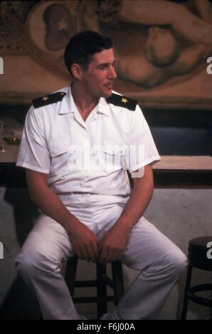 DATE DE SORTIE : Août 13, 1982 TITRE DE LA VIDÉO : Un Officier et Gentleman Réalisateur : Taylor Hackford STUDIO : Lorimar Film RÉSUMÉ : un jeune homme doit achever son œuvre à l'école d'aviation de la Marine pour devenir un aviateur, avec l'aide d'un sergent et sa nouvelle petite amie sur la photo : Richard Gere que Zack Mayo (Image Crédit : c Lorimar Film/photos) Banque D'Images