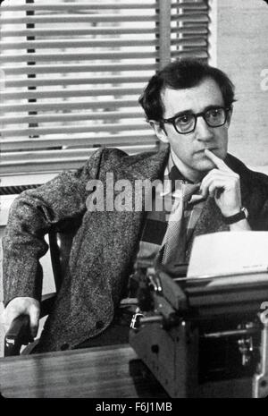 1976, le titre du film : avant, Directeur : MARTIN RITT, Studio : COLUMBIA, présenté : Woody Allen. (Crédit Image : SNAP) Banque D'Images