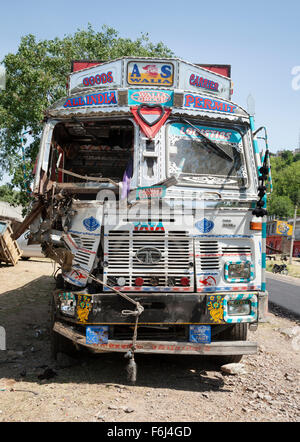 Chariot à la suite de collision frontale, Dhar, Punjab, India Banque D'Images