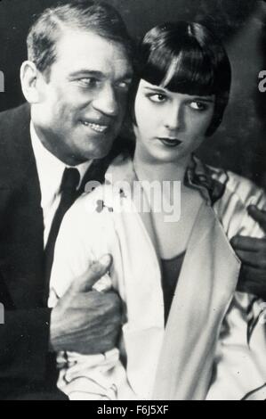 1928, le titre du film : FILLE DANS CHAQUE PORT, Directeur : Howard Hawks, Photo : LOUISE BROOKS, Howard Hawks. (Crédit Image : SNAP) Banque D'Images